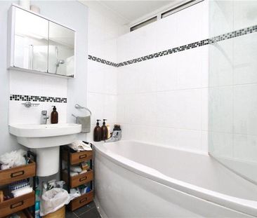 Moorholme, Woking, Surrey, GU22 - Photo 3