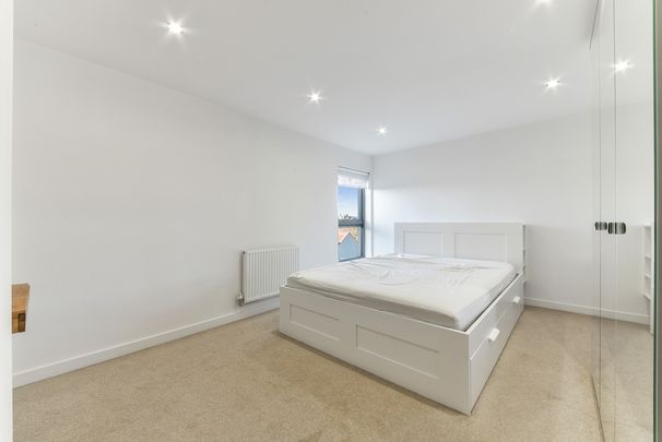 Spur House, SW19, London - Photo 1