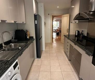 Luxury Apartment for rent in The Golden Mile, Marbella, Andalusia - Photo 3