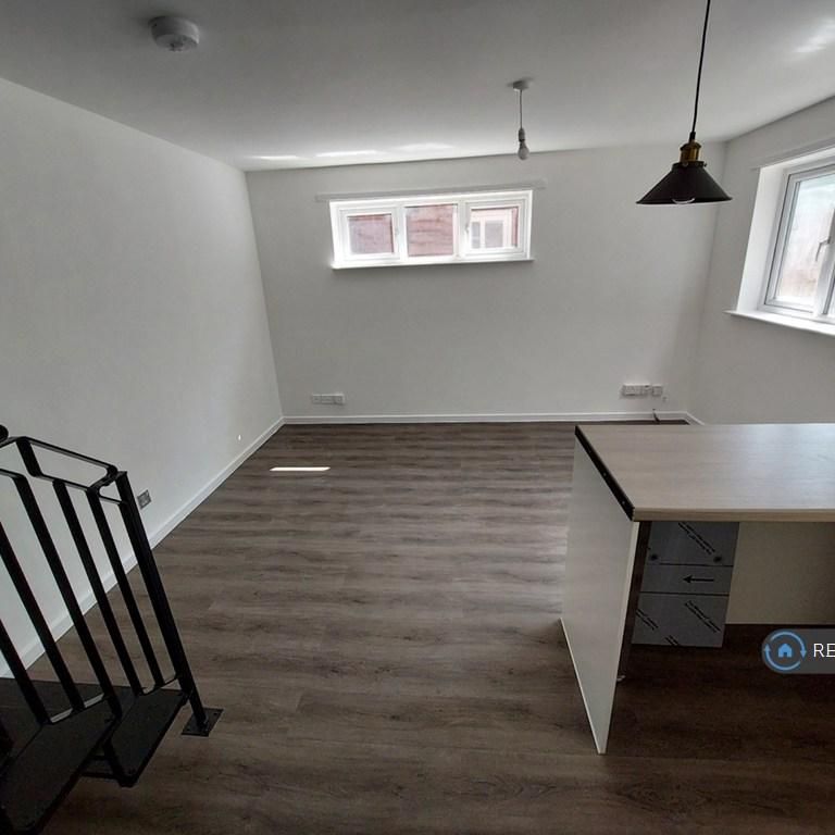 1 bedroom semi-detached house to rent - Photo 1