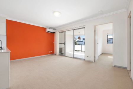 Luxurious Modern Apartment - Photo 2