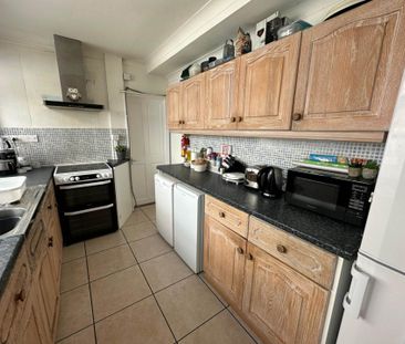 Room 3: 18 Rupert Road, Guildford, GU2 7NE - Photo 1