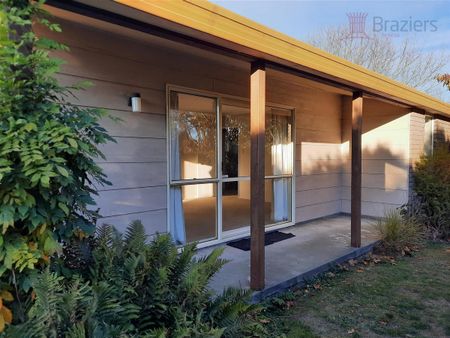 48 Karnak Crescent, Russley - Photo 2