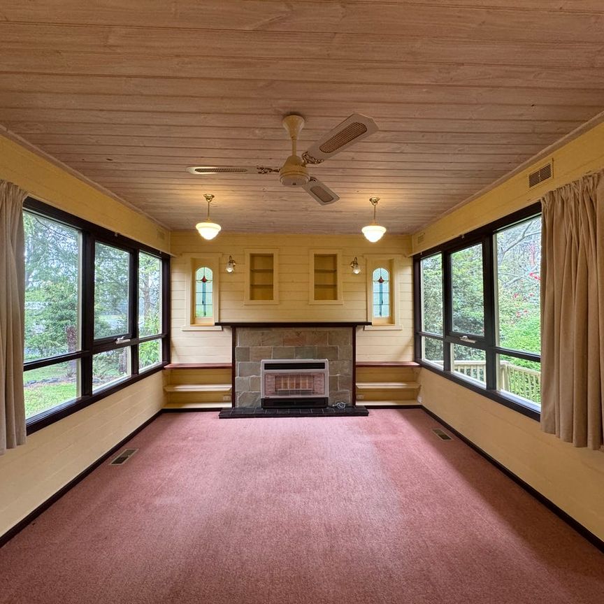 Character filled home in Emerald - Photo 1