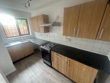 Available 2 Bed Maisonette - Photo 5