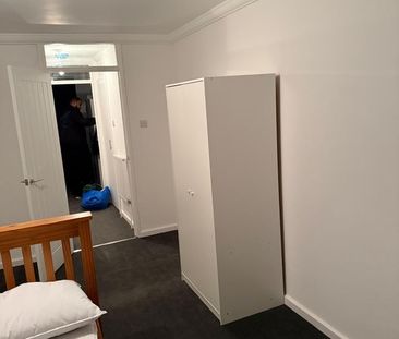 Room in a Shared House, Aisgill Avenue, W14 - Photo 5