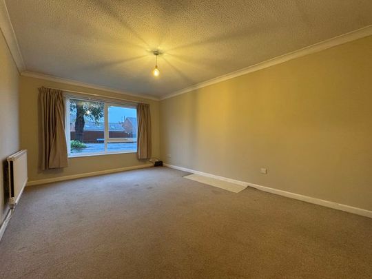 Dinglewell, Gloucester - Photo 1