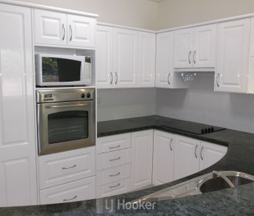 STYLISH WATERFRONT LIVING - Photo 3