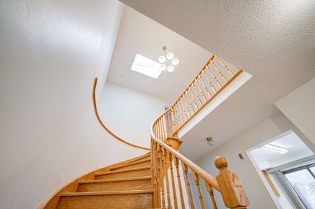 For Lease - 34 Denby Court, Markham, Ontario - Photo 2