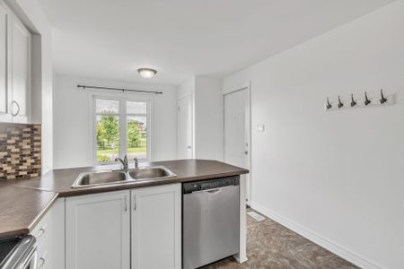For Lease - 2382 ESPRIT Drive Unit# 10, Orleans - Cumberland and Area, Ontario - Photo 2