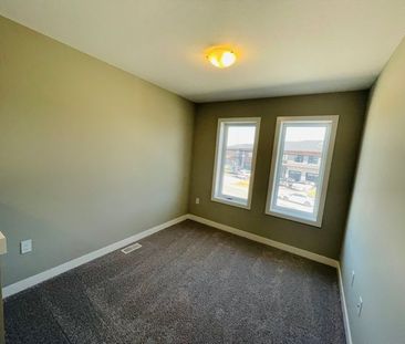 For Lease - 942 Robert Ferrie Drive, Kitchener, Ontario - Photo 6