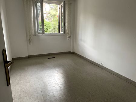 Rez de chaussée de villa T4, 119 M2 avec beau terrain, terrasse dans un endroit calme, - Photo 5