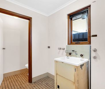 Spacious Well-Maintained Two Bedroom Unit - Photo 5