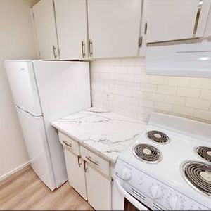 Renovated 1BD+Large Den +1 Bath - Stanley Manor - Photo 2