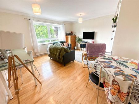 2 bedroom flat to rent - Photo 2