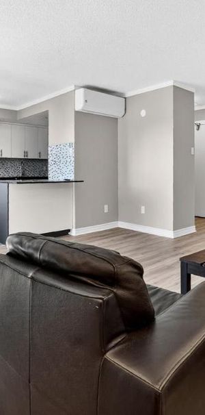 Available now, Golden Square Mile, 2 bdr condo, McGill University - Photo 1