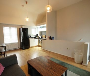 2 bedroom Town House to let - Photo 6