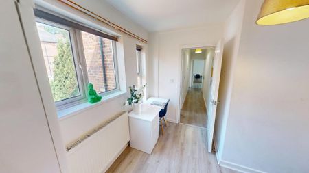2 bedroom ground floor flat to rent - Photo 4