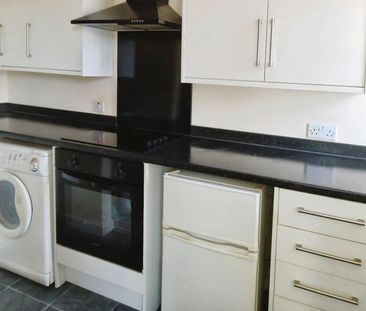 2 bedroom Flat To Let - Photo 1