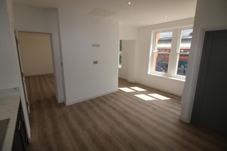 2 bedroom flat to rent - Photo 2