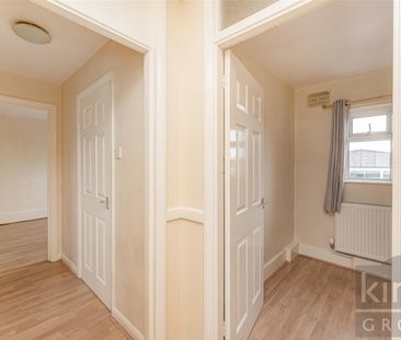 3 Bedroom Maisonette To Let - Photo 4