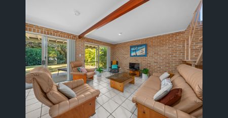 Spacious Family Home with Coastal Convenience - Photo 4