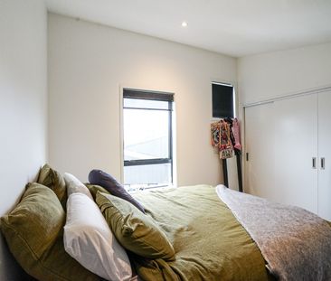 Prime Location Townhouse! - Photo 3