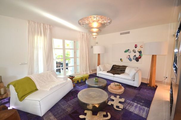 Detached Villa in Nueva Andalucía - Photo 1