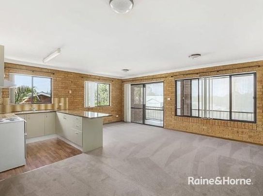 Charming 3-Bedroom Home in Port Macquarie - Photo 1