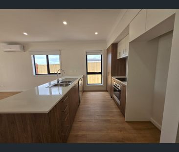21 Eaglehawk Street, Sunbury, Vic 3429 - Photo 1