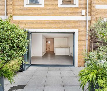 A contemporary townhouse located in the heart of the Clerkenwell Gr... - Photo 2