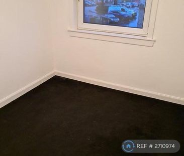 3 bedroom flat to rent - Photo 4