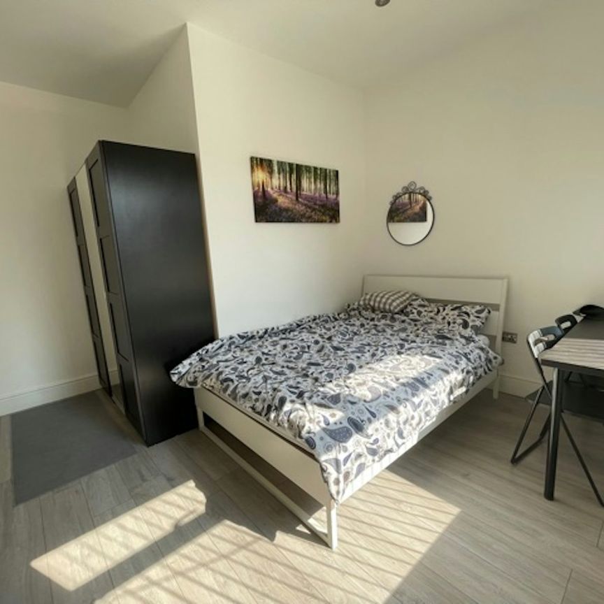 Studio flat to rent on - Photo 1