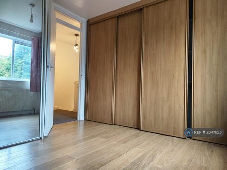 3 bedroom terraced house to rent - Photo 2