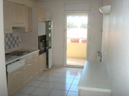 Location Appartement 4 pièces 87m² DRAGUIGNAN 83300 - Photo 3