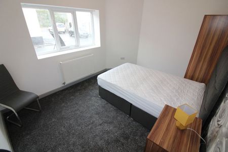 Adelphi Street, Preston - Photo 4