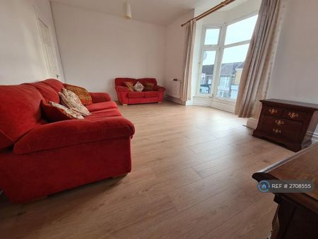 2 bedroom flat to rent - Photo 2