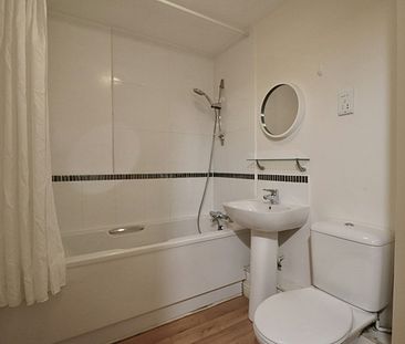 Flat to rent on - Photo 4