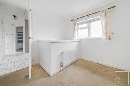 Applegarth Avenue, Guildford, GU2 - Photo 3