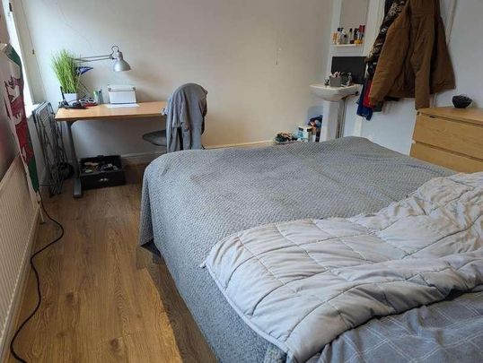 Lenton - Teversal Avenue - Bedroom Student House, NG7 - Photo 1