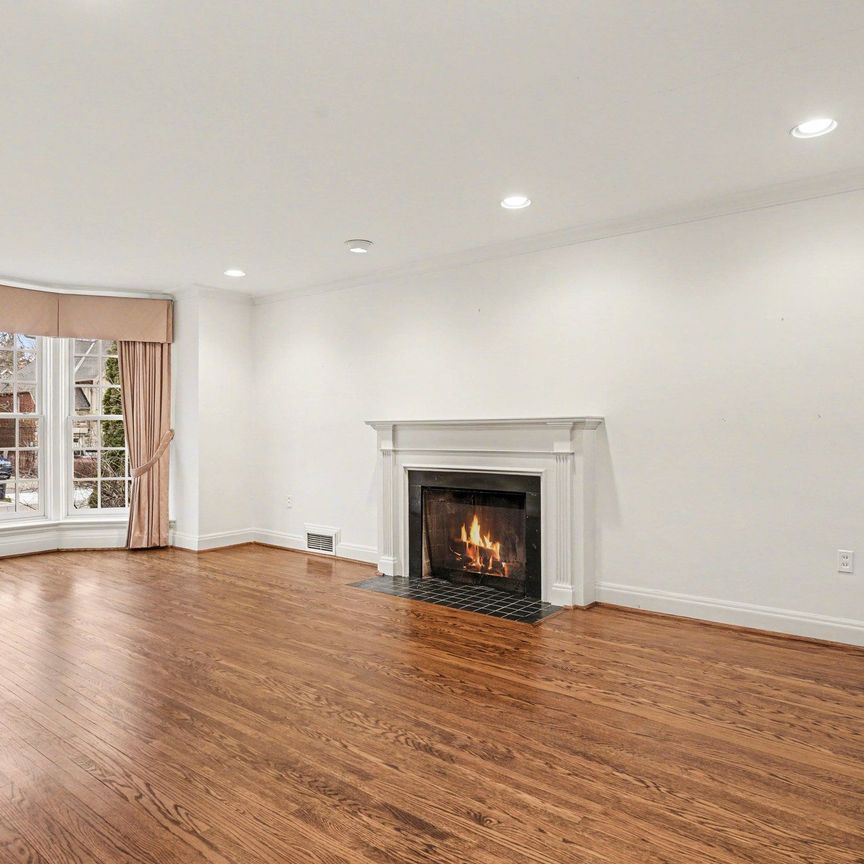 For Lease - 289 Glengrove Avenue, Toronto, Ontario - Photo 1