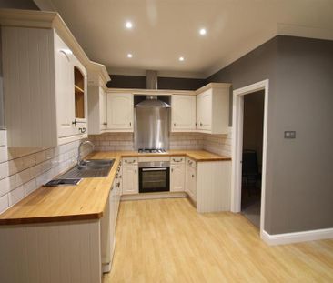 3 bedroom semi-detached house to rent - Photo 5