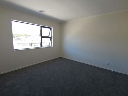 Churton Park 4 bedrooms plus study + 3 bathrooms - Photo 5