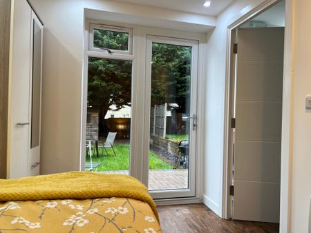 1 bedroom in a house share to rent - Photo 3