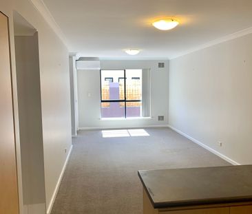 Resort-Style Ground Floor Apartment - Photo 2