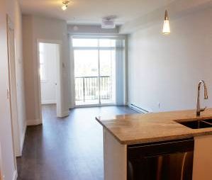 Modern 2B2B1P apartment in convenient Langley City center - Photo 1