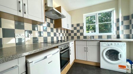2 bedroom flat to rent - Photo 3