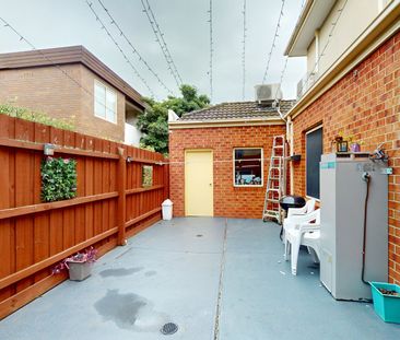 Modern Comfort meets Low-Maintenance Luxury - Photo 5