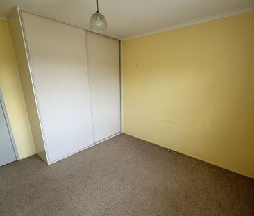 Solid 3‑Bedroom Brick Home with a large shed - Photo 3