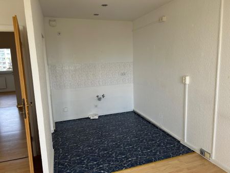 Wohnung auf bequemer Etage, Nähe Elsteraue und mit Loggia! - Photo 4